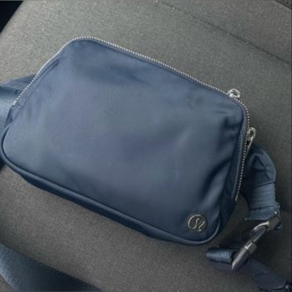 NAVY BLUE Belt bag Large 2L